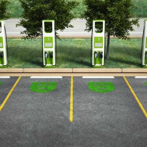 Parking avec des bornes de recharge pour voiture electrique.