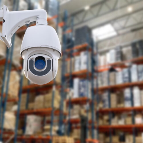 Installateur alarme Étoile-sur-Rhône - Caméra de surveillance en entrepôt
