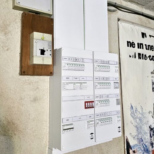 Tableau électrique neuf. Réalisation QR ENERGIES Électricien professionnel
